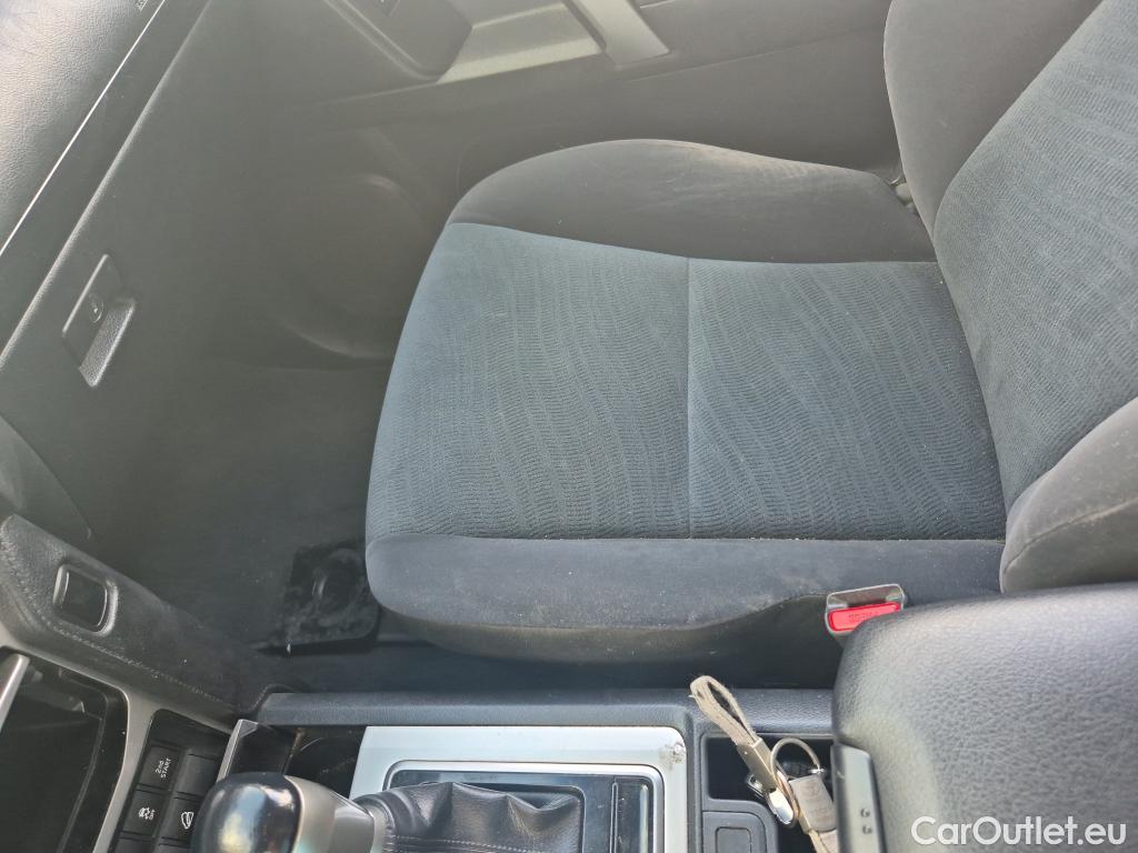  Toyota  Land Cruiser TOYOTA  / 2017 / 5P / todoterreno 2.8 D-4D VX AUTO #13
