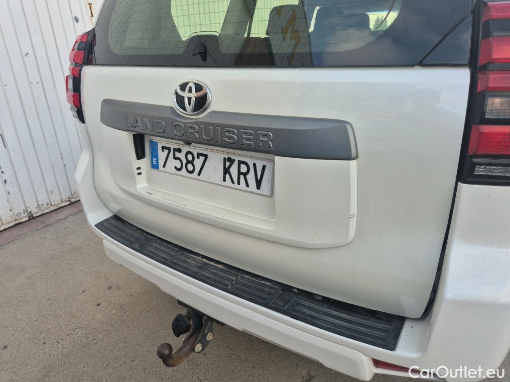  Toyota  Land Cruiser TOYOTA  / 2017 / 5P / todoterreno 2.8 D-4D VX AUTO #16