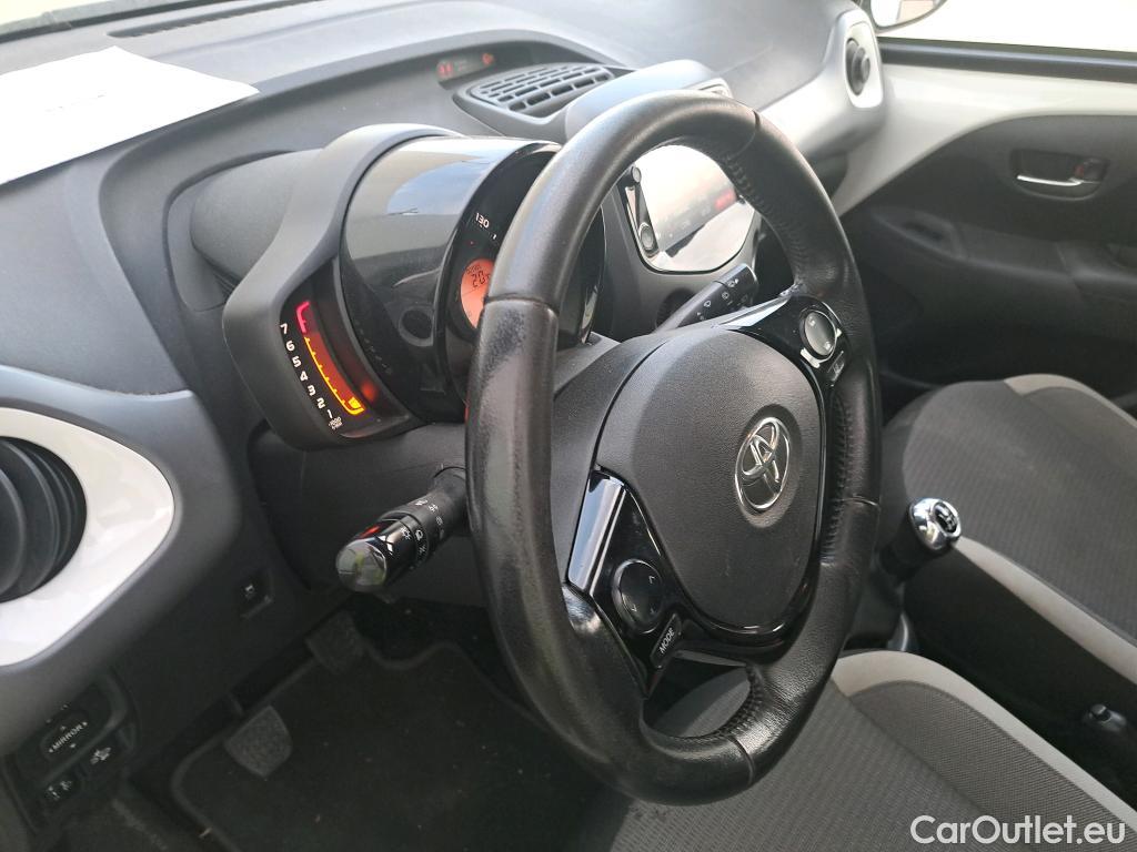  Toyota  Aygo TOYOTA  / 2018 / 5P / minicoche 1.0 70 x-play #29
