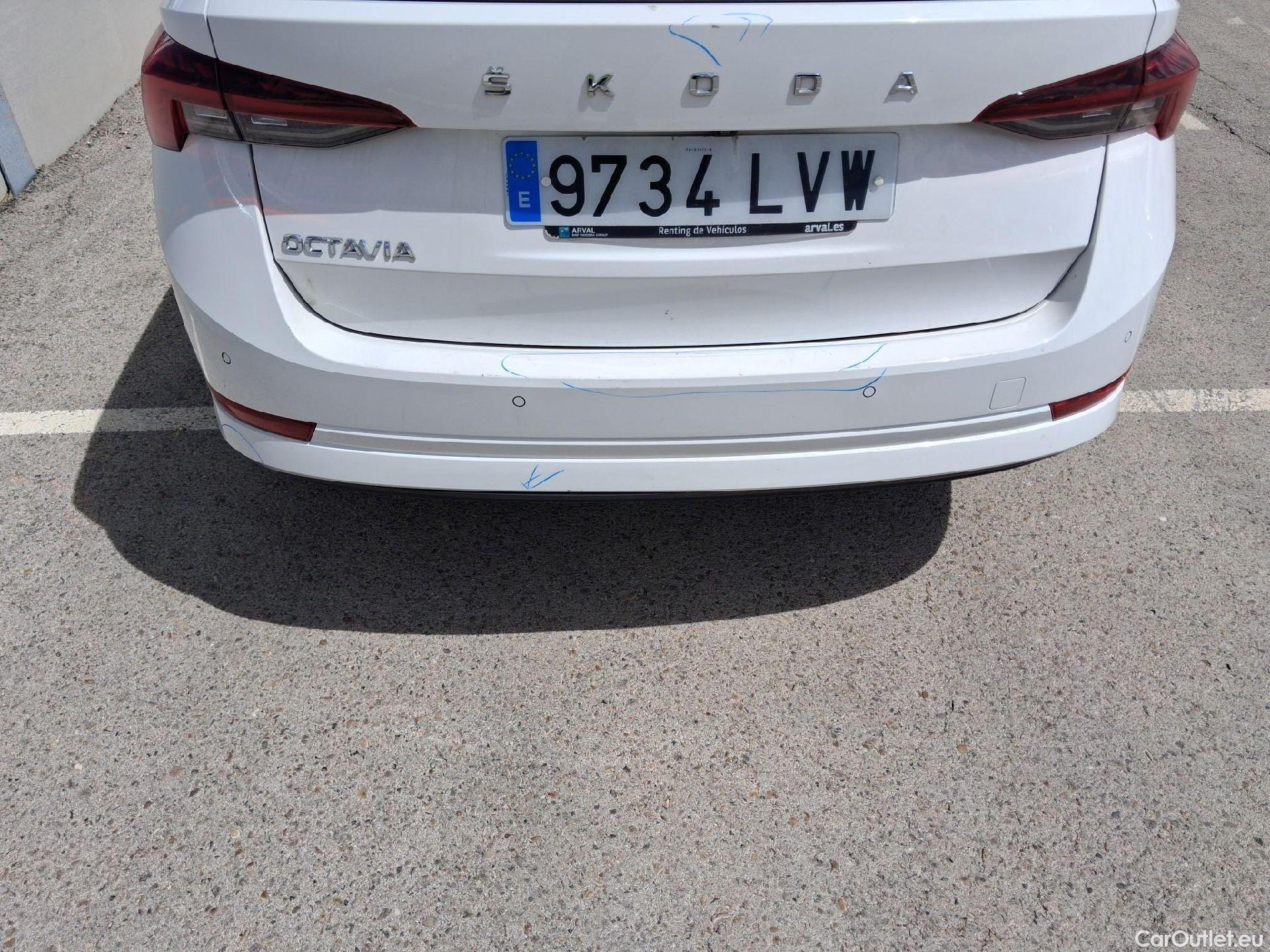  Skoda  Octavia SKODA  / 2020 / 5P / familiar Combi 2.0 TDI 85kW(115CV) Man Ambition #17