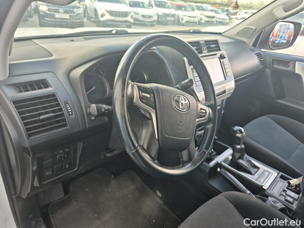  Toyota  Land Cruiser TOYOTA  / 2017 / 5P / todoterreno 2.8 D-4D VX AUTO #14