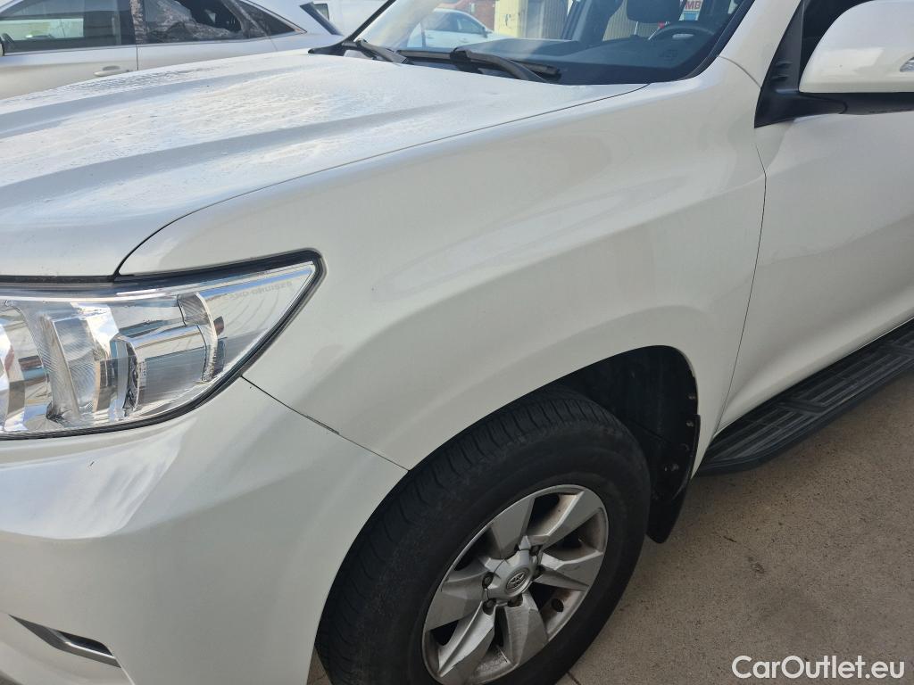  Toyota  Land Cruiser TOYOTA  / 2017 / 5P / todoterreno 2.8 D-4D VX AUTO #8