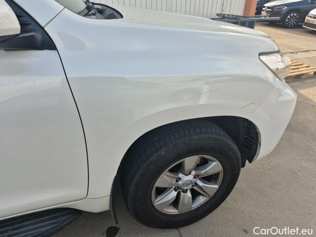  Toyota  Land Cruiser TOYOTA  / 2017 / 5P / todoterreno 2.8 D-4D VX AUTO #10