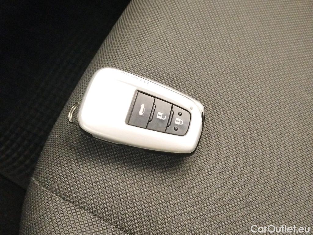  Toyota  Corolla TOYOTA  / 2019 / 4P / sedán 1.8 125H BUSINESS PLUS E-CVT SEDAN #1