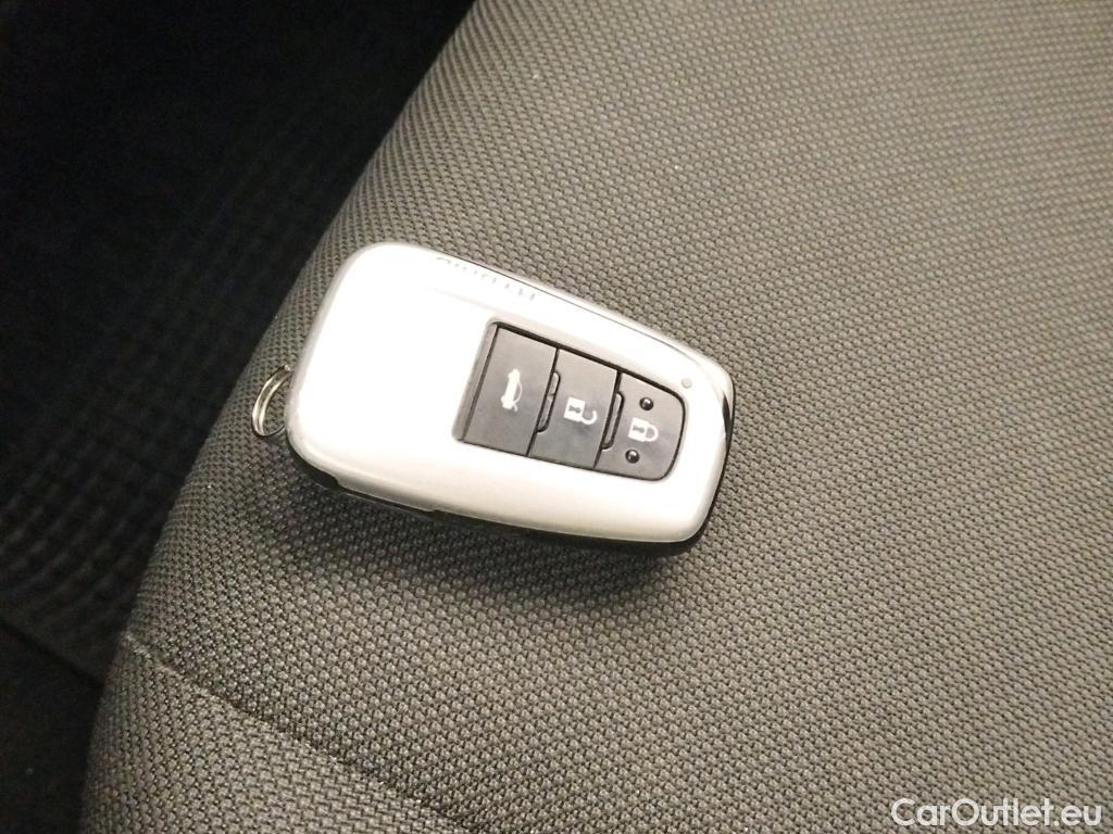  Toyota  Corolla TOYOTA  / 2019 / 4P / sedán 1.8 125H BUSINESS PLUS E-CVT SEDAN #2