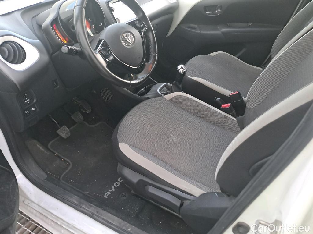  Toyota  Aygo TOYOTA  / 2018 / 5P / minicoche 1.0 70 x-play #13