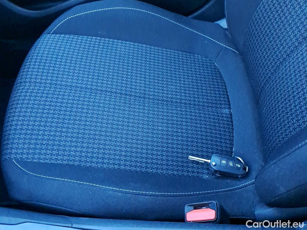  Peugeot  308 PEUGEOT  / 2017 / 5P / berlina con portón 5p Active Pack BlueHDi 130 S&S #1