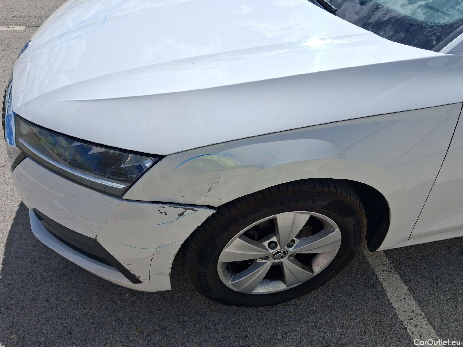  Skoda  Octavia SKODA  / 2020 / 5P / familiar Combi 2.0 TDI 85kW(115CV) Man Ambition #9