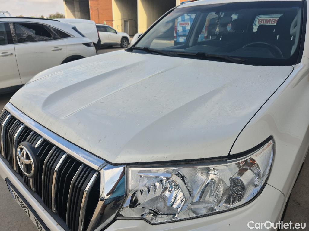  Toyota  Land Cruiser TOYOTA  / 2017 / 5P / todoterreno 2.8 D-4D VX AUTO #29