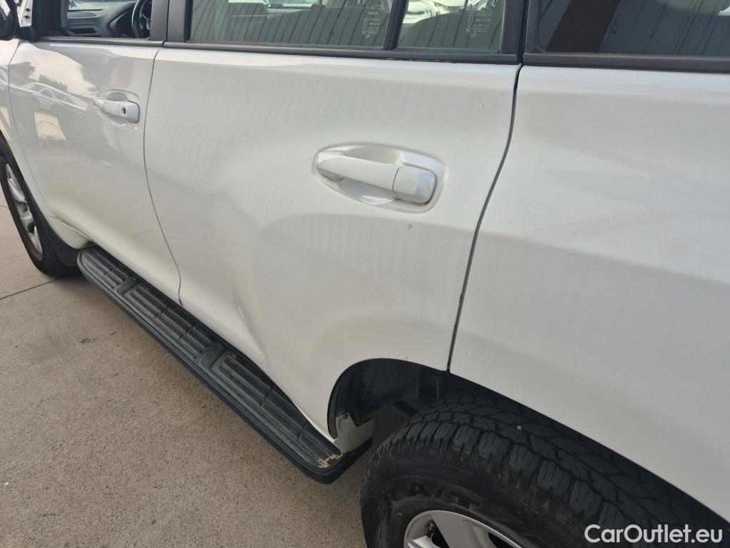  Toyota  Land Cruiser TOYOTA  / 2017 / 5P / todoterreno 2.8 D-4D VX AUTO #24