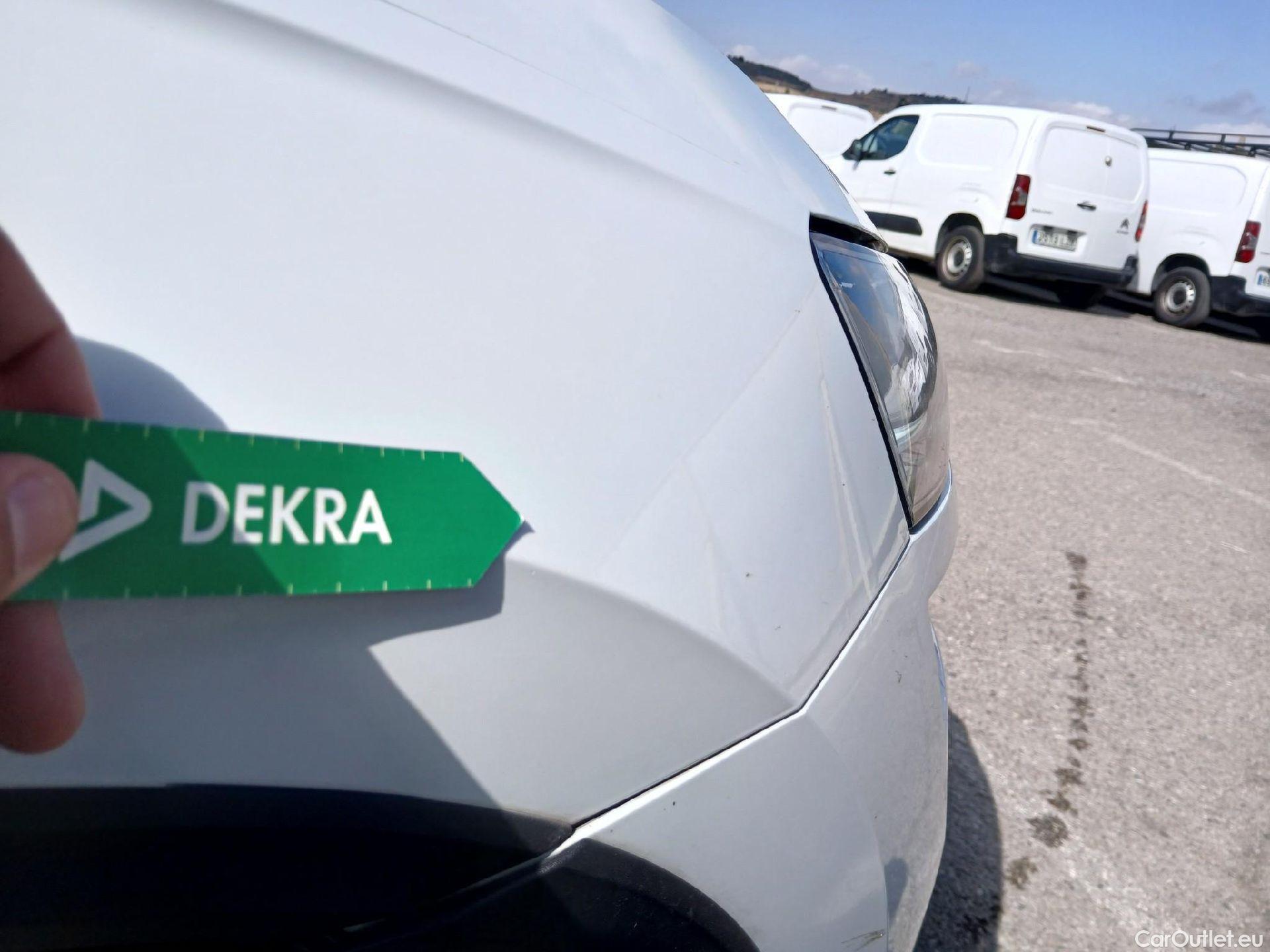  Skoda  Karoq SKODA  / 2021 / 5P / todoterreno 2.0 TDI 85kW (115CV) DSG Ambition #44
