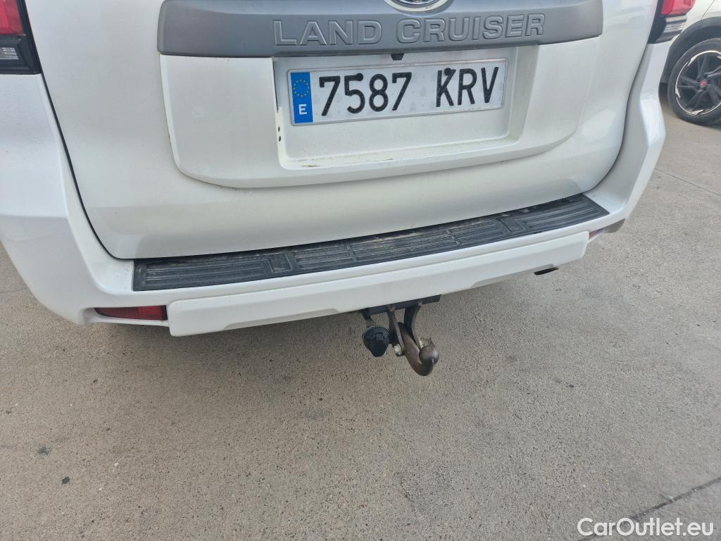  Toyota  Land Cruiser TOYOTA  / 2017 / 5P / todoterreno 2.8 D-4D VX AUTO #18