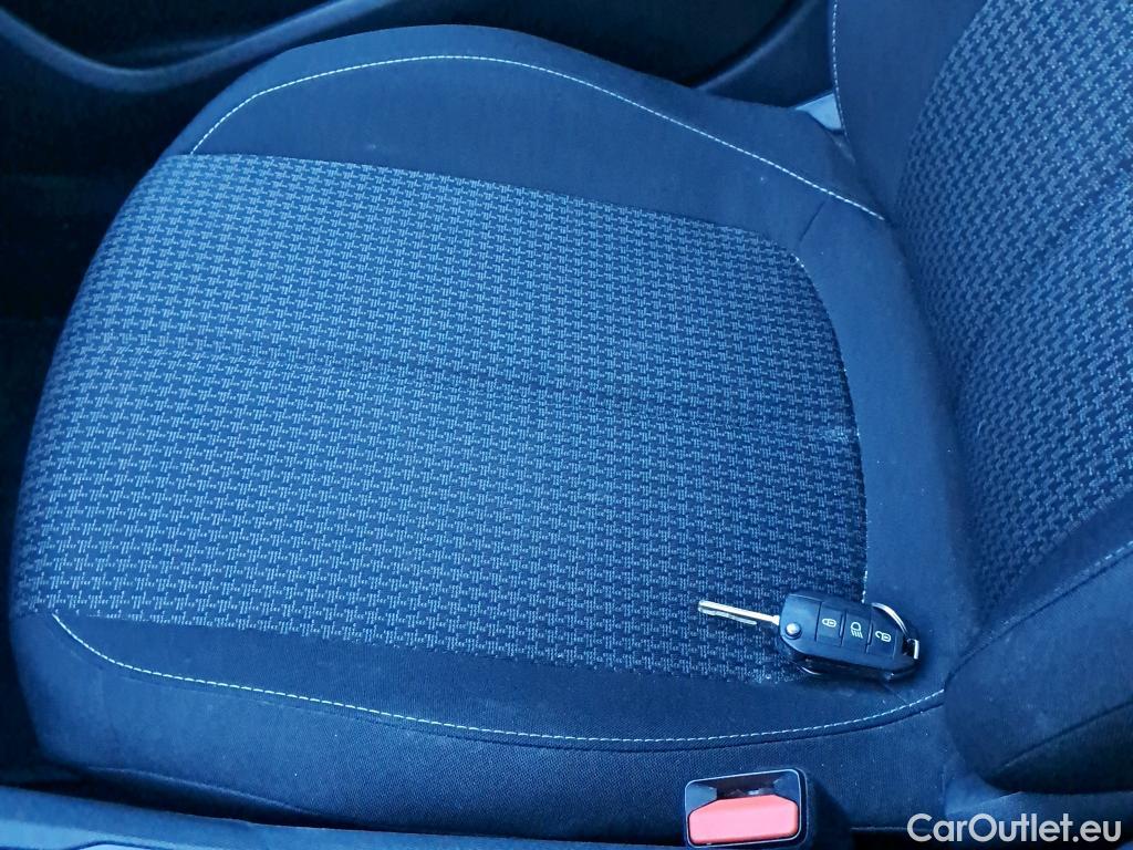  Peugeot  308 PEUGEOT  / 2017 / 5P / berlina con portón 5p Active Pack BlueHDi 130 S&S #2