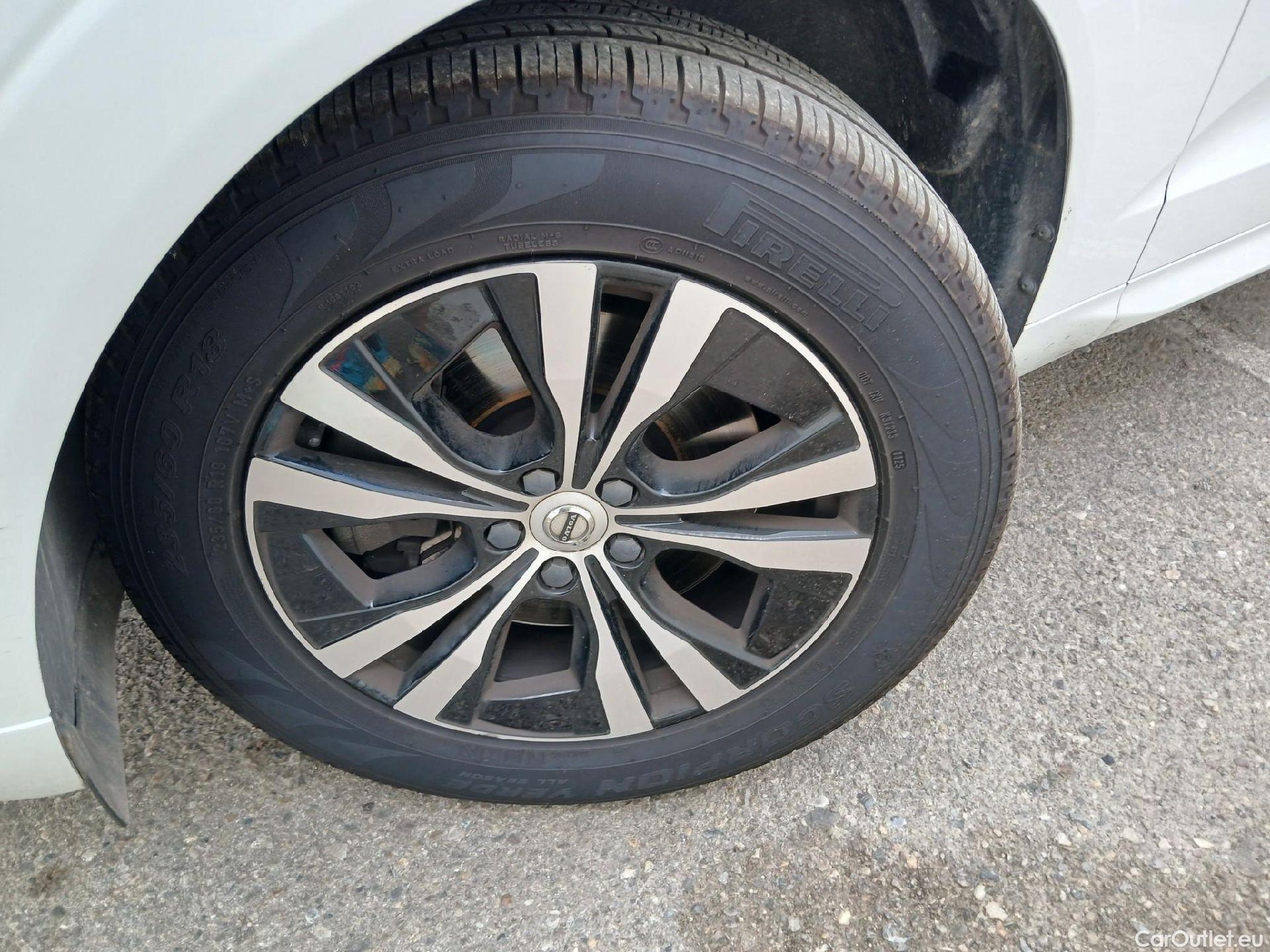  Volvo  XC60 VOLVO  / 2017 / 5P / todoterreno 2.0 B4 D Momentum Auto #13