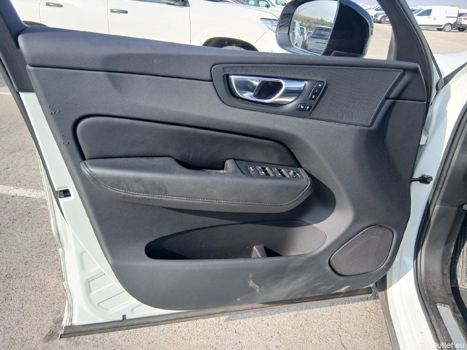  Volvo  XC60 VOLVO  2.0 T6 AWD Recharge Plus Dark Auto #25