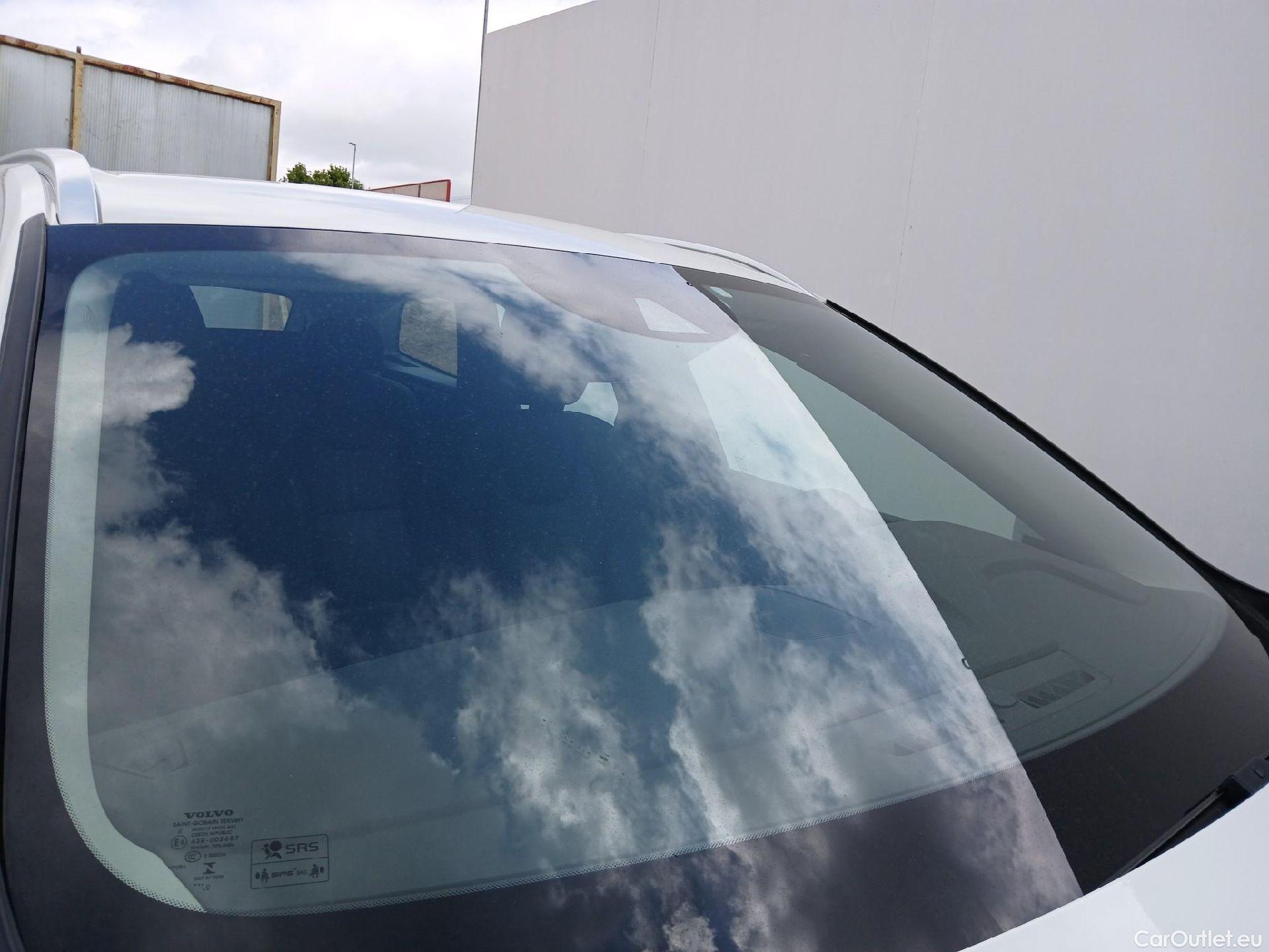  Volvo  XC60 VOLVO  / 2017 / 5P / todoterreno 2.0 B4 D Momentum Auto #4