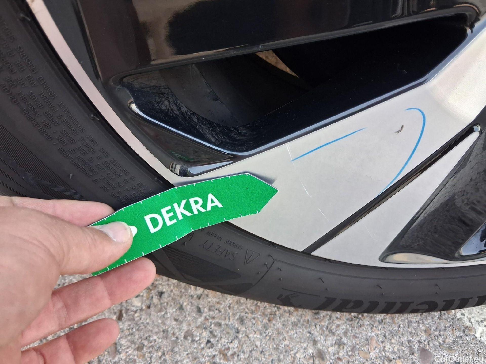  Volvo  XC 40 VOLVO XC40 / 2021 / 5P / todoterreno 1.5 T5 Recharge PHEV Plus Dark Auto #45