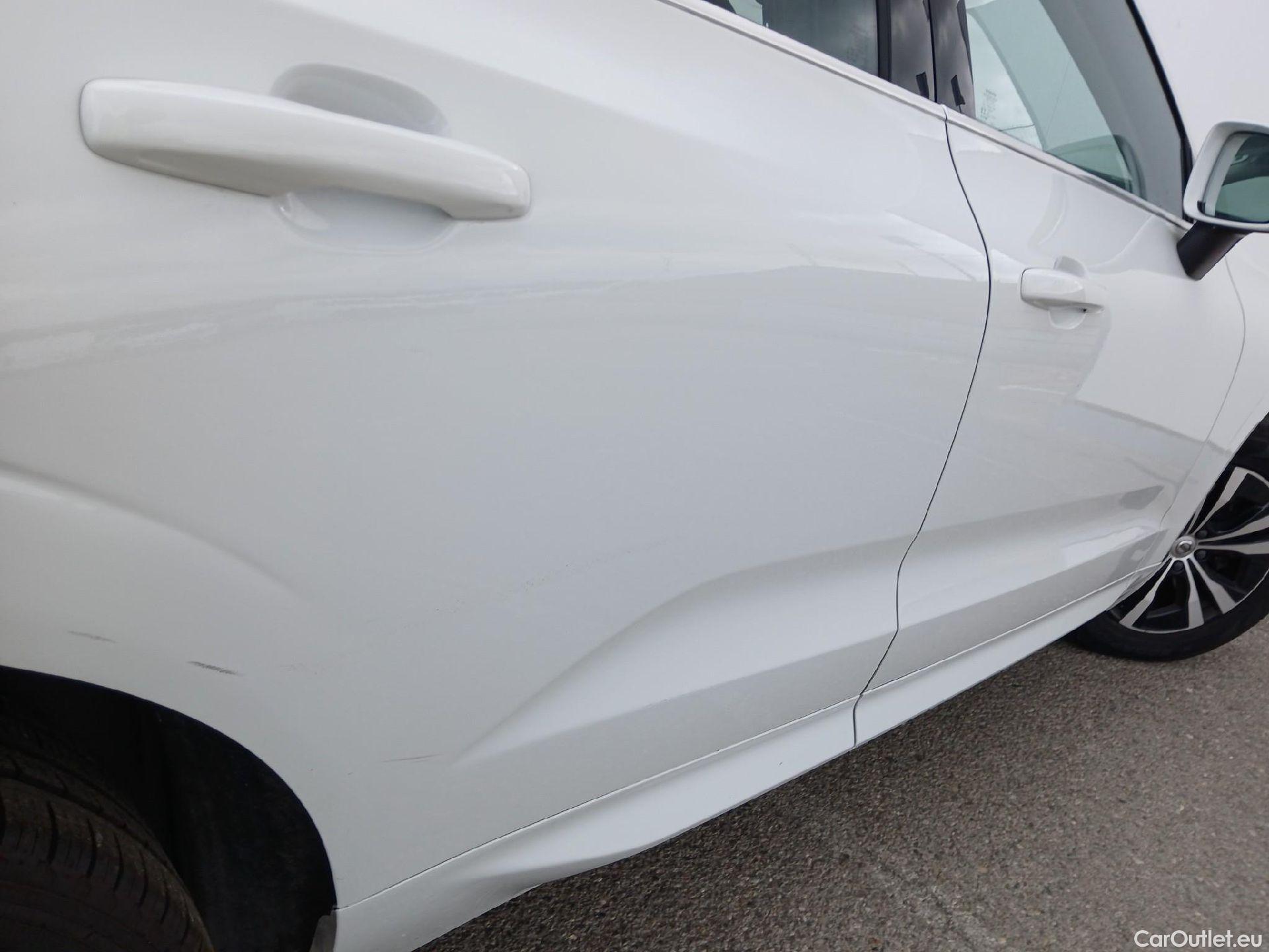  Volvo  XC60 VOLVO  / 2017 / 5P / todoterreno 2.0 B4 D Momentum Auto #30