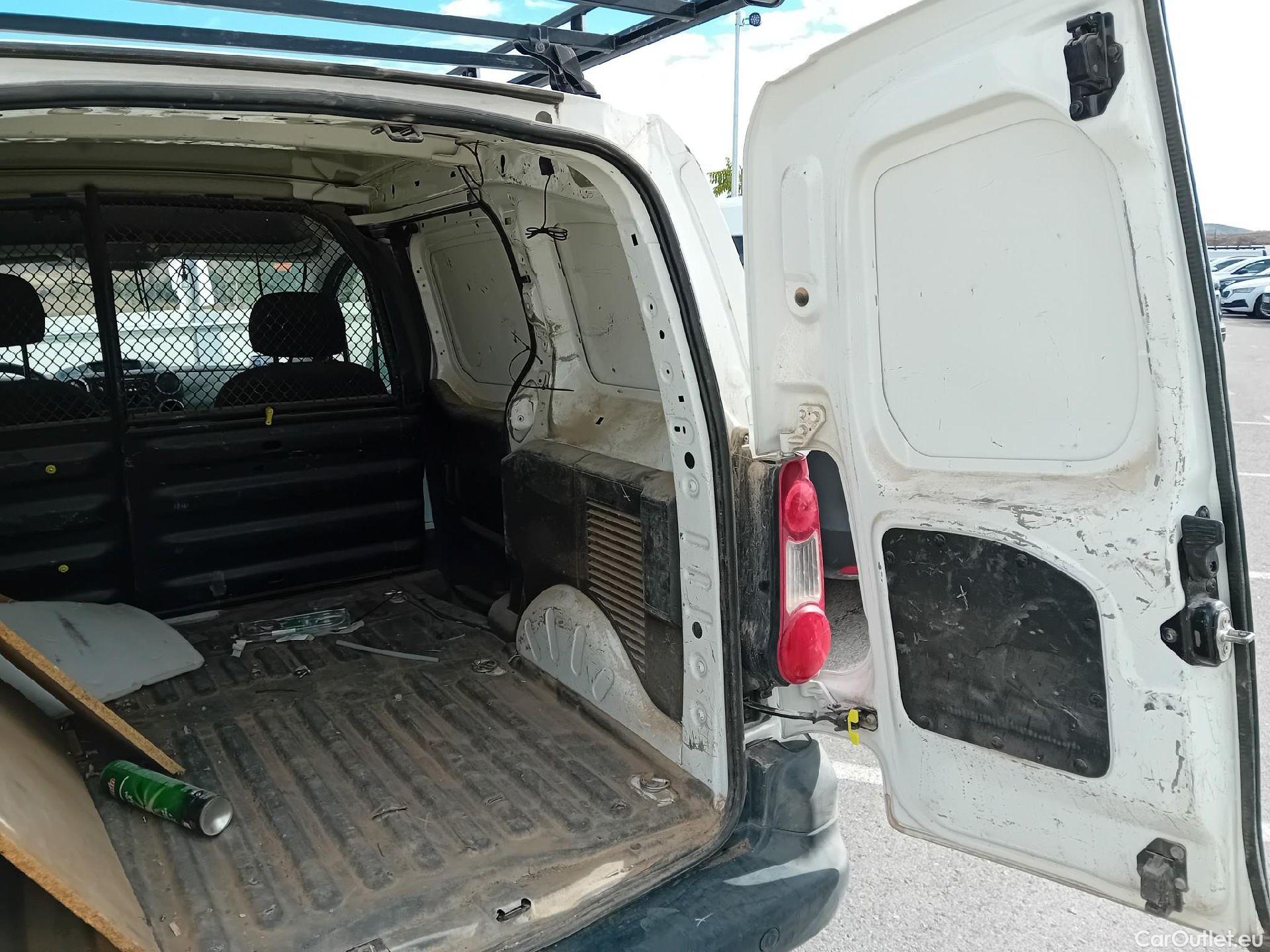  Citroen  Berlingo CITROEN  / 2015 / 3P / furgón derivado de turismo BlueHDi 74KW (100CV) #38