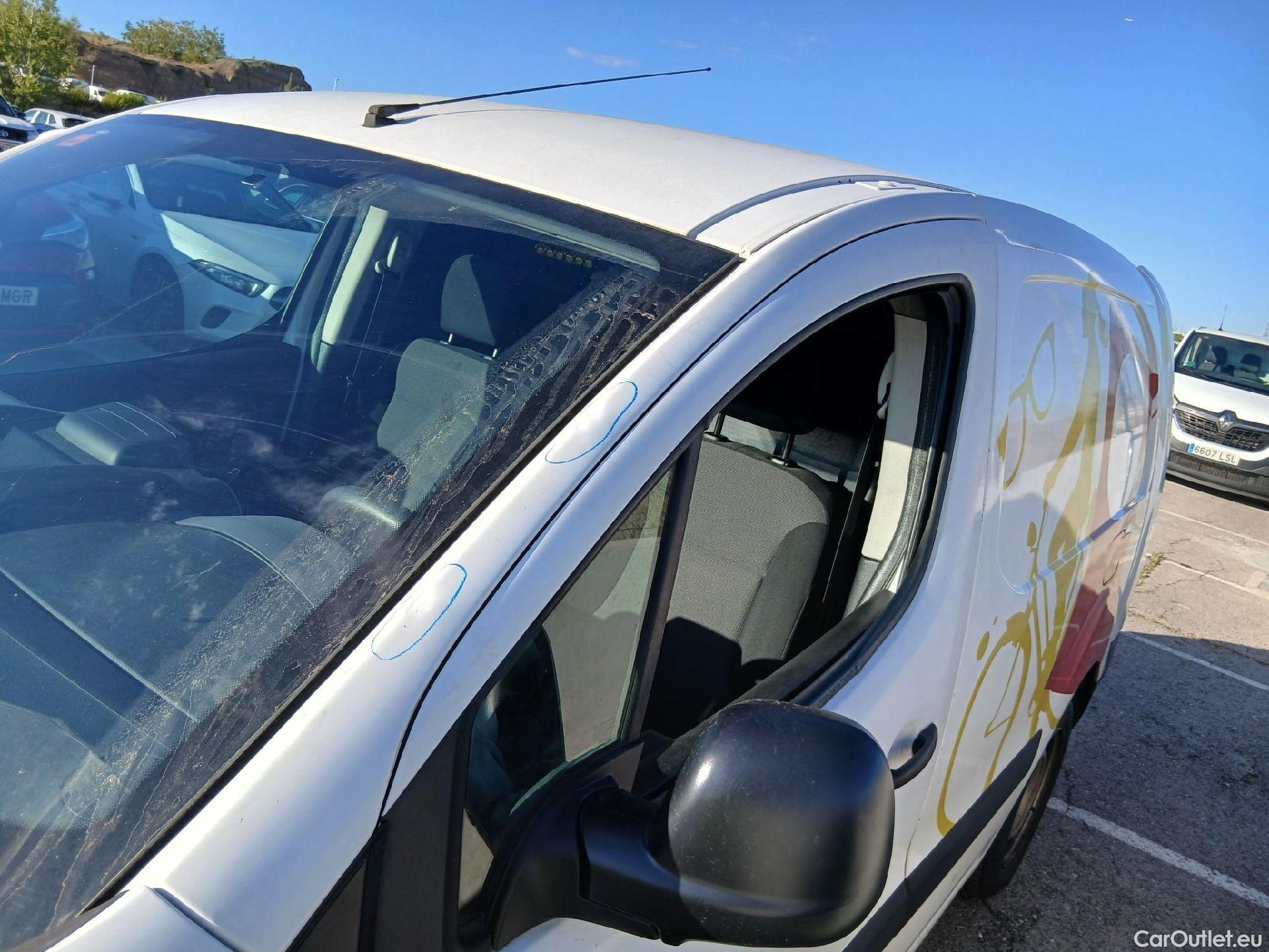  Peugeot  Partner PEUGEOT  VU 4p 2G furgón derivado de Furgón Confort PackL2 BlueHDi 73KW (100) #12