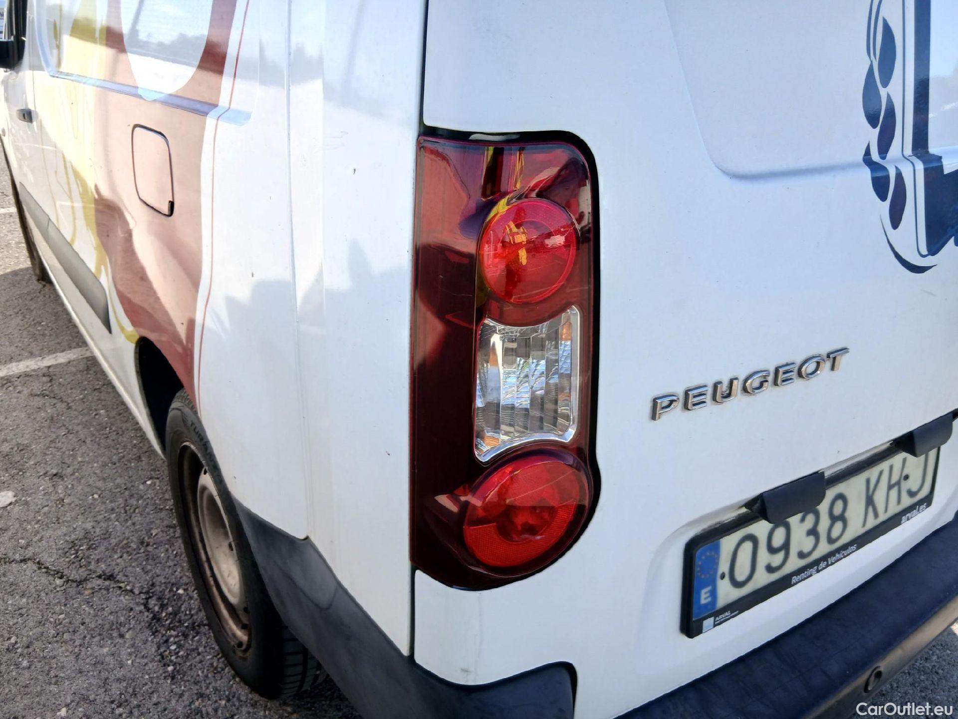  Peugeot  Partner PEUGEOT  VU 4p 2G furgón derivado de Furgón Confort PackL2 BlueHDi 73KW (100) #23