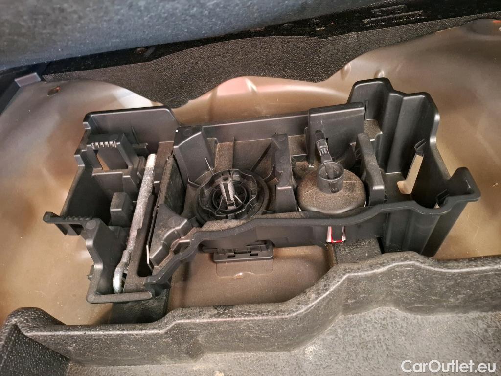  Peugeot  2008 PEUGEOT  / 2019 / 5P / Crossover PureTech 130 S&S EAT8 ALLURE PACK #7