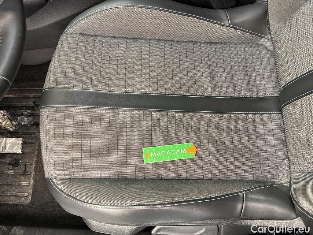  Peugeot  2008 PEUGEOT  / 2019 / 5P / Crossover BLUEHDI 110 S&S ALLURE PACK #19