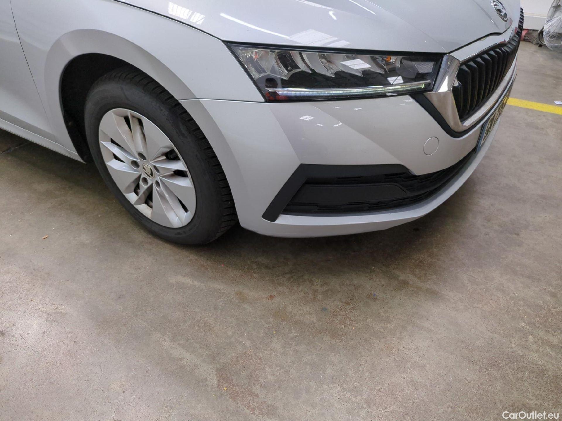  Skoda  Octavia  Berline Ambition 2.0 TDI 150CV BVA7 E6d #16