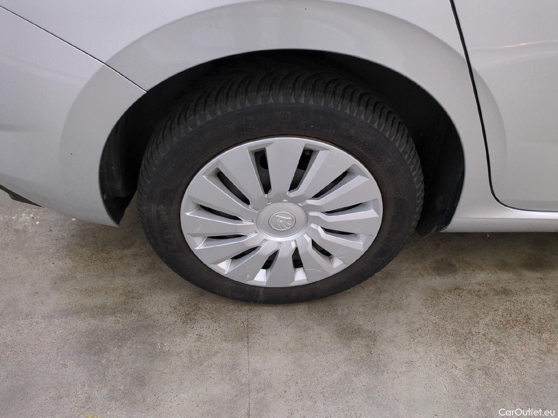 Skoda  Scala  Active 1.0 TSI 95CV BVM5 E6d #4