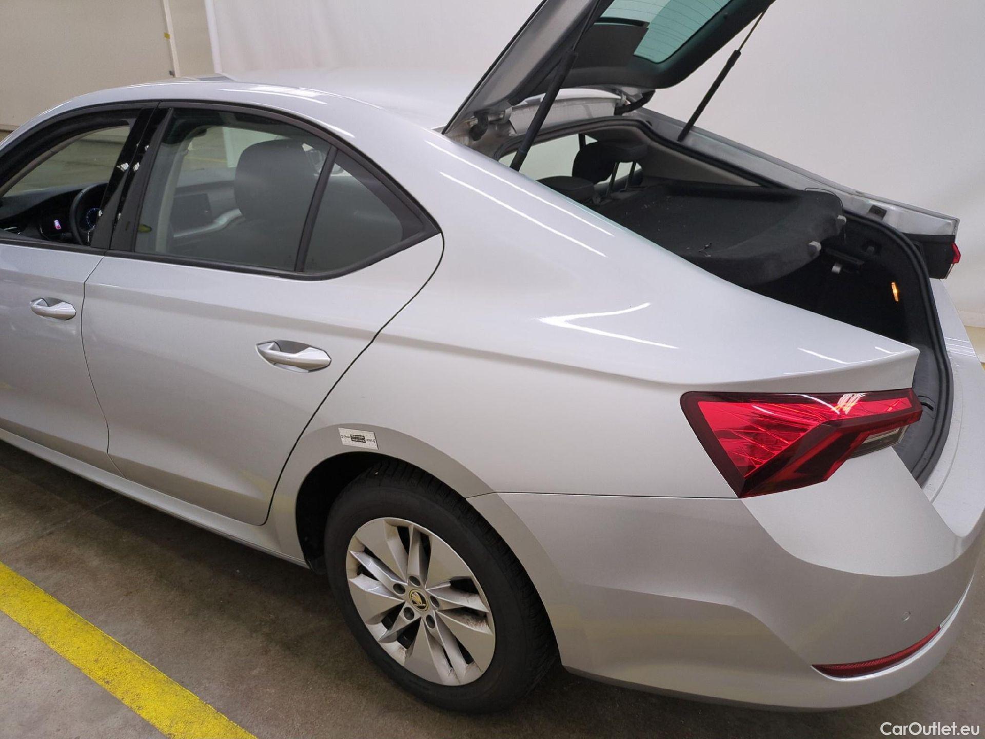  Skoda  Octavia  Berline Ambition 2.0 TDI 150CV BVA7 E6d #26