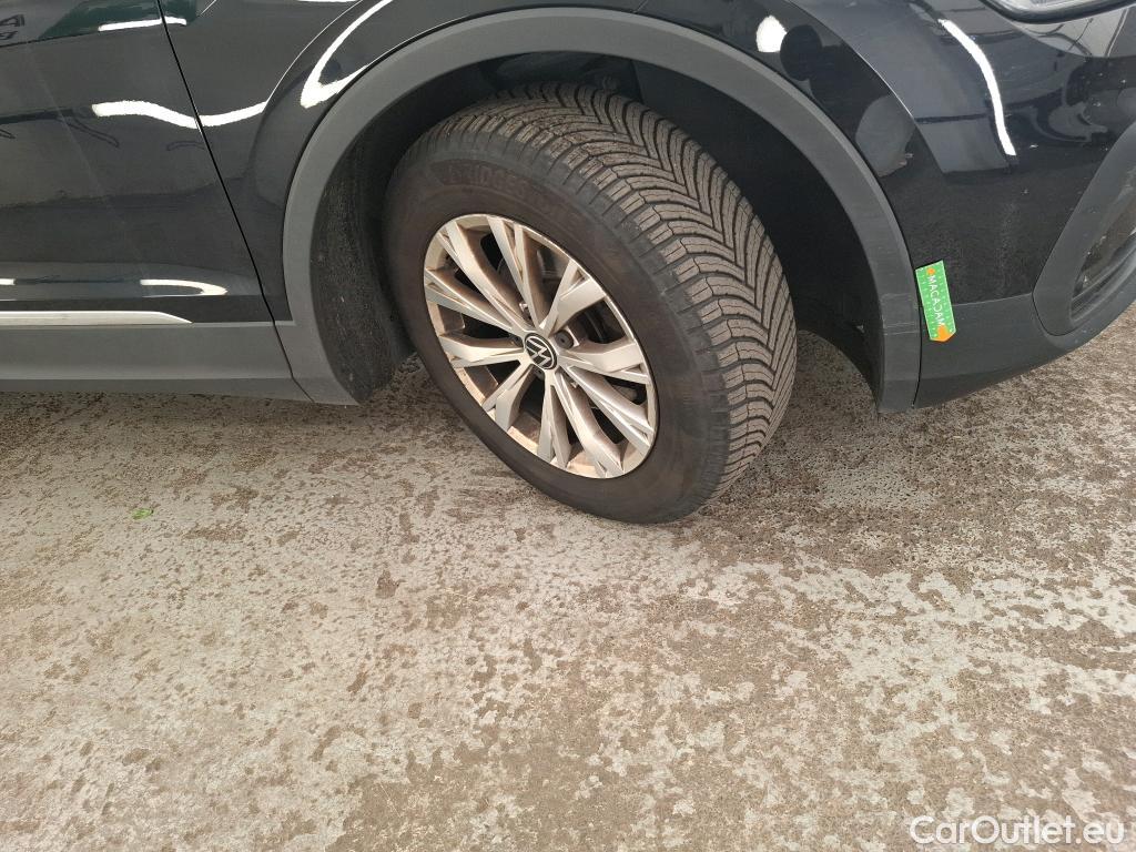  Volkswagen  Tiguan VOLKSWAGEN  / 2020 / 5P / SUV 2.0 TDI 150 DSG7 Life Business #26