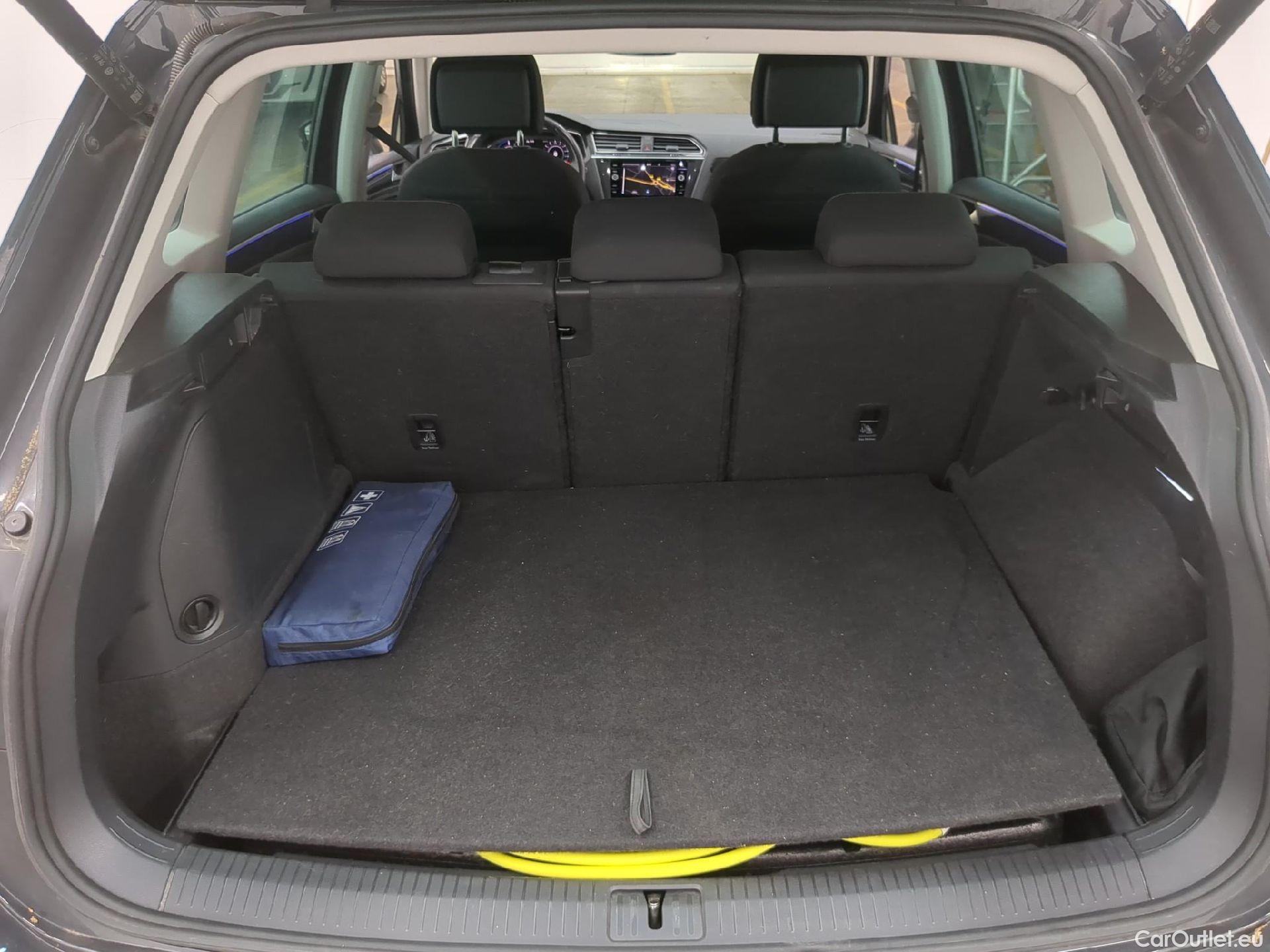  Volkswagen  Tiguan VOLKSWAGEN  / 2020 / 5P / SUV 1.4 eHybrid 245 DSG6 Life Business #1