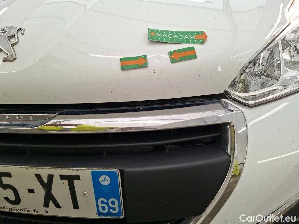  Peugeot  208  Affaire Premium 1.6 HDi 75CV BVM5 E6 #24