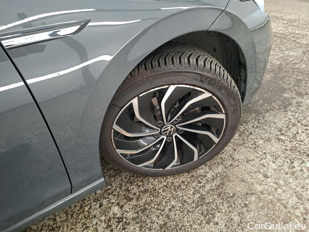  Volkswagen  Golf  VOLKSWAGEN / 2020 / 5P / Berline 1.5 eTSI OPF 130 DSG7 Style #6