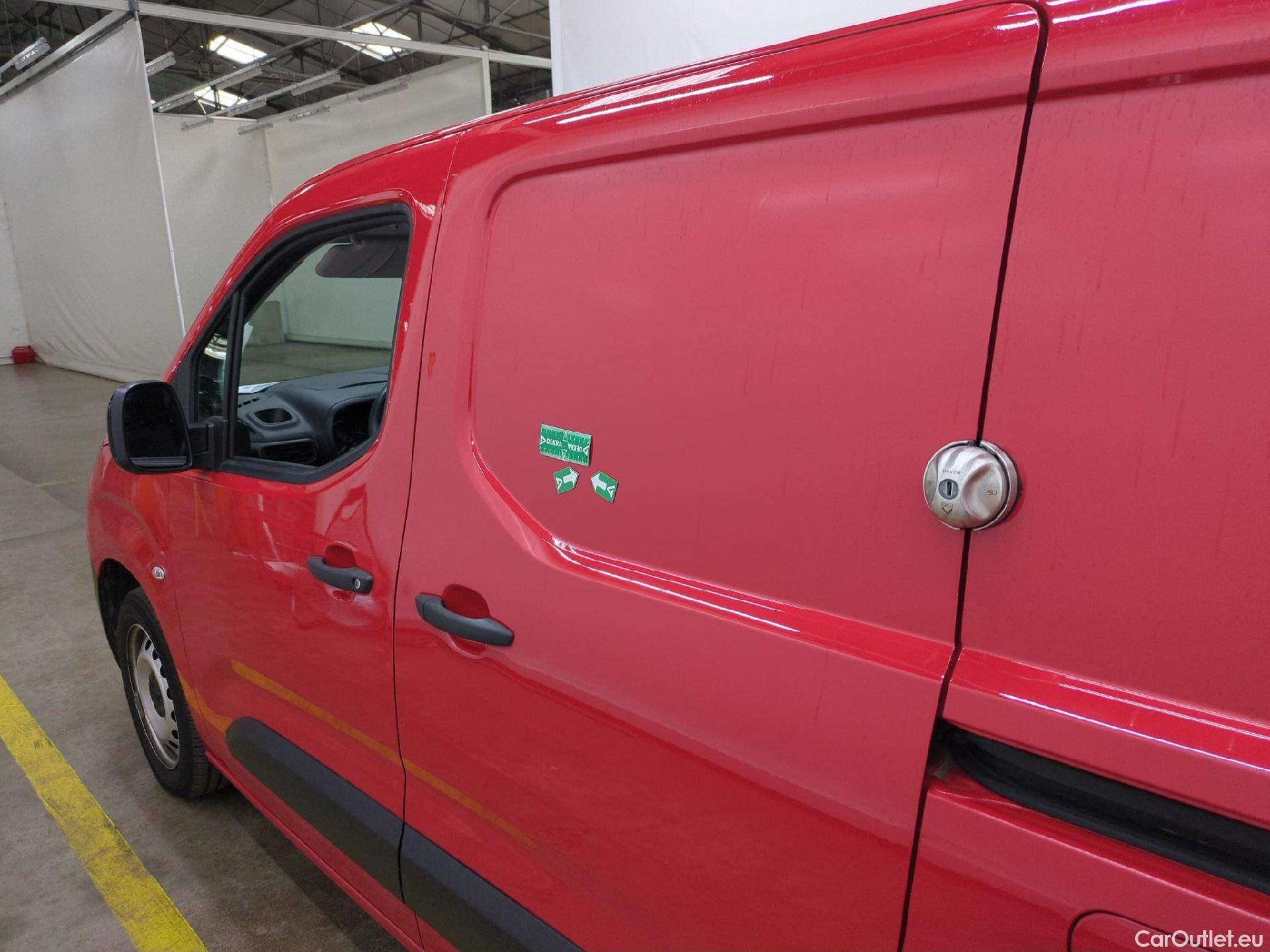  Citroen  Berlingo CITROEN  Van / 2018 / 4P / Fourgonnette M 650kg BlueHDi 130 S&S EAT8 Driver #6