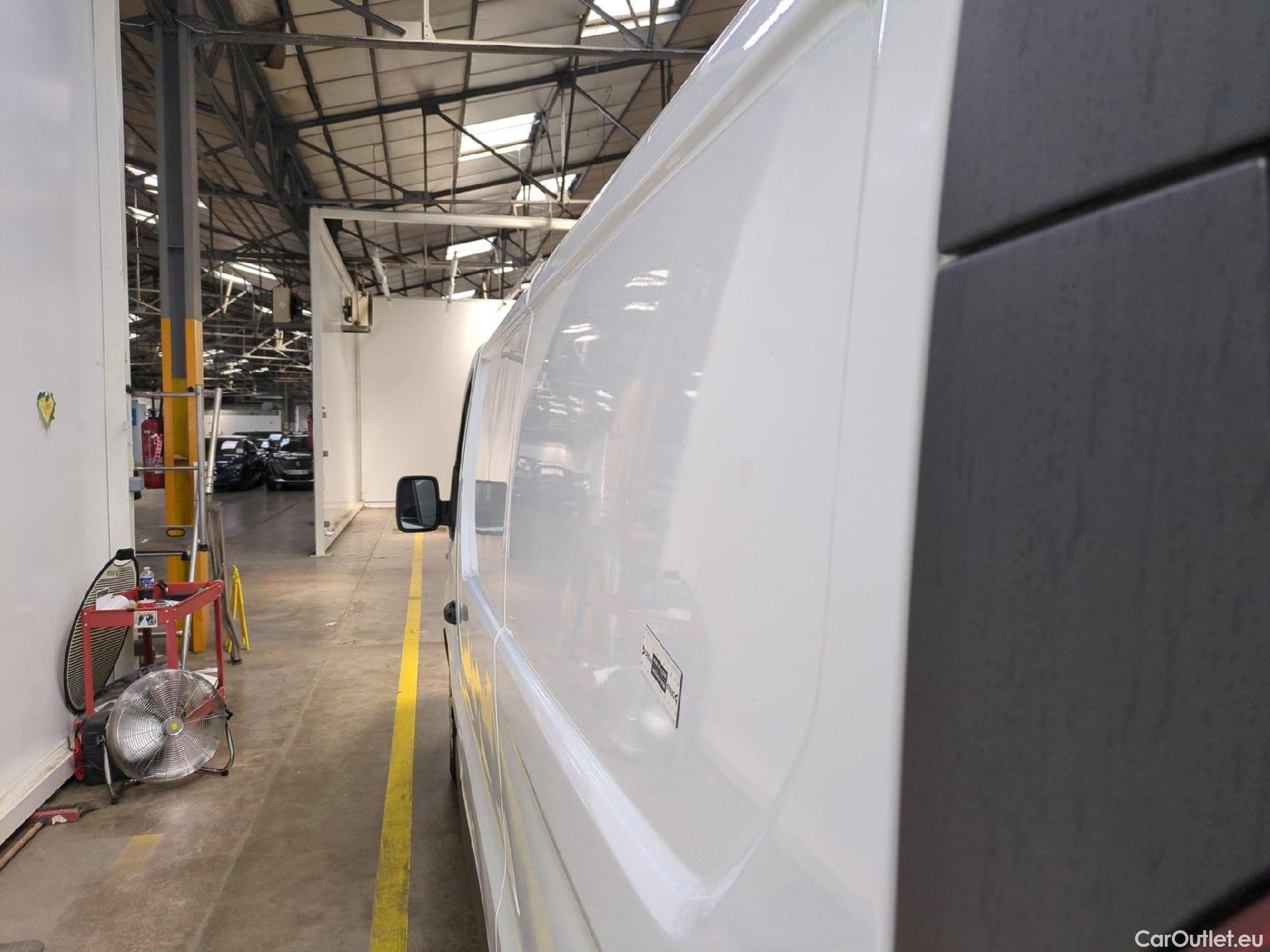  Renault  Trafic RENAULT  / 2019 / 4P / Fourgon tole FG GCF L2H1 1300 dCi 120 #16