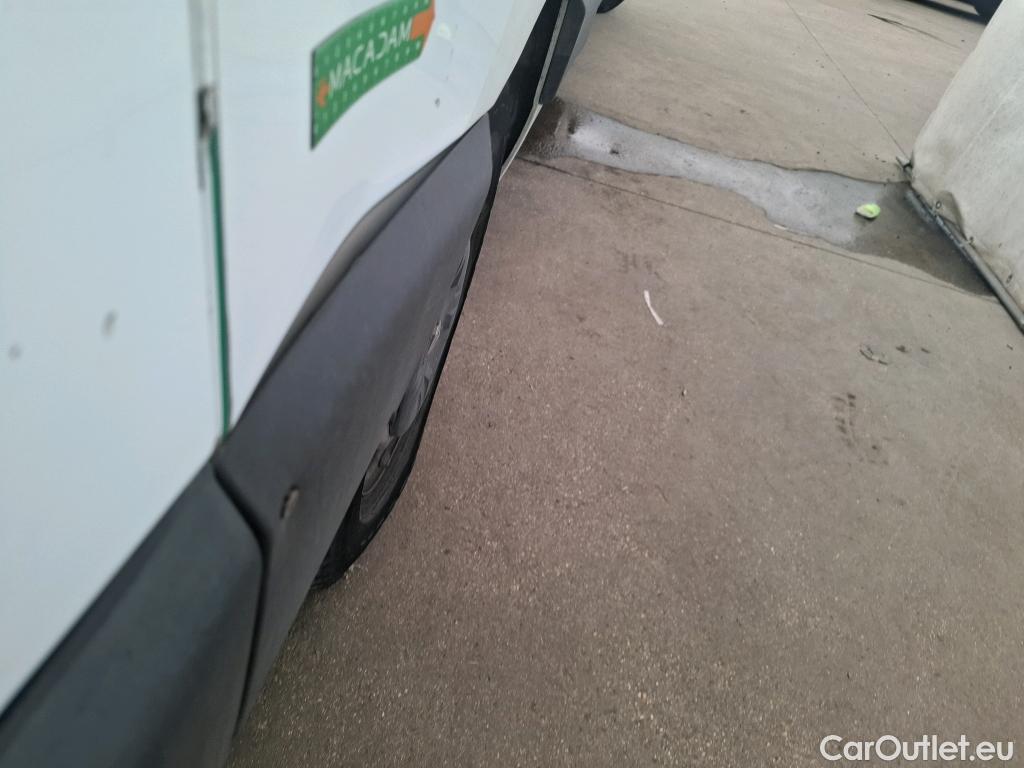  Renault  Master  III Fourgon L2H2 3 5 Grand Confort dCi 130CV BVM6 E6 #154