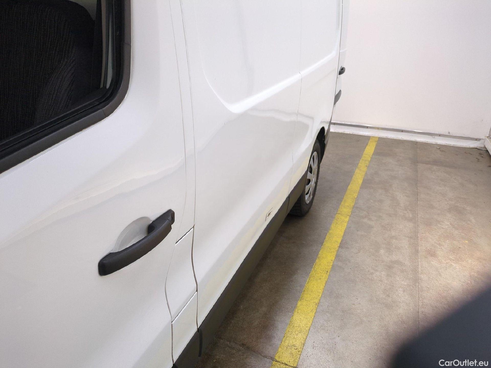  Renault  Trafic RENAULT  / 2019 / 4P / Fourgon tole FG GCF L2H1 1300 dCi 120 #12