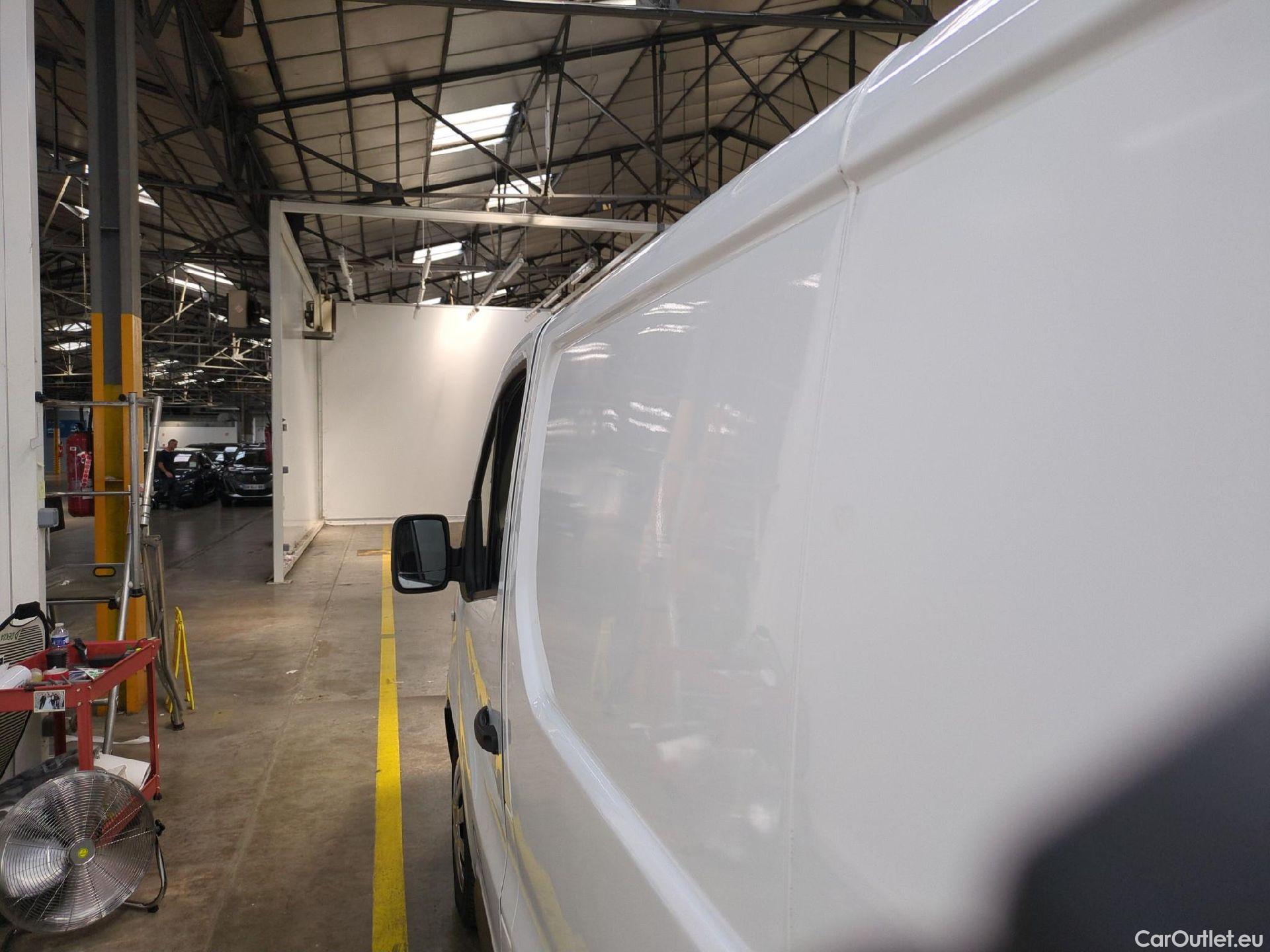  Renault  Trafic RENAULT  / 2019 / 4P / Fourgon tole FG GCF L2H1 1300 dCi 120 #11