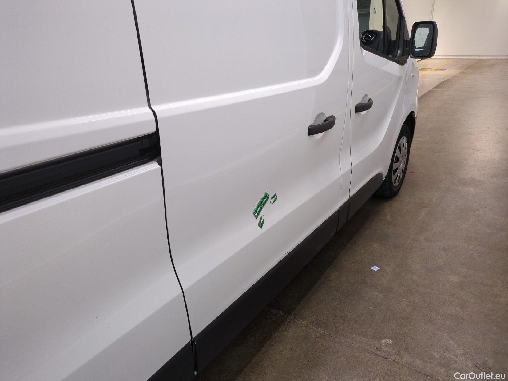  Renault  Trafic RENAULT  / 2019 / 4P / Fourgon tole FG GCF L2H1 1300 dCi 120 #43