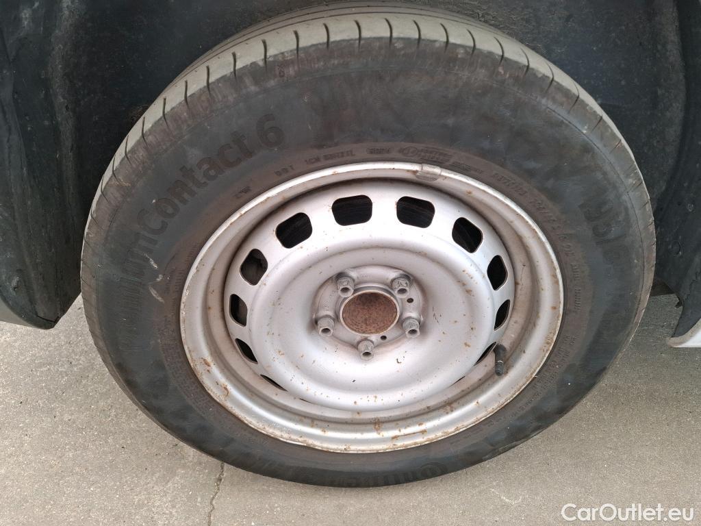  Citroen  Berlingo CITROEN  Van / 2018 / 4P / Fourgonnette Taille M 650kg BlueHDi 100 S&S BVM Club #4