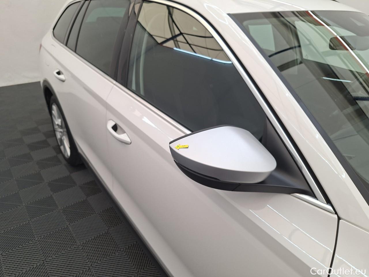  Skoda  Octavia 2.0 TDI 200CP Scout Combi DSG 4x4 #9