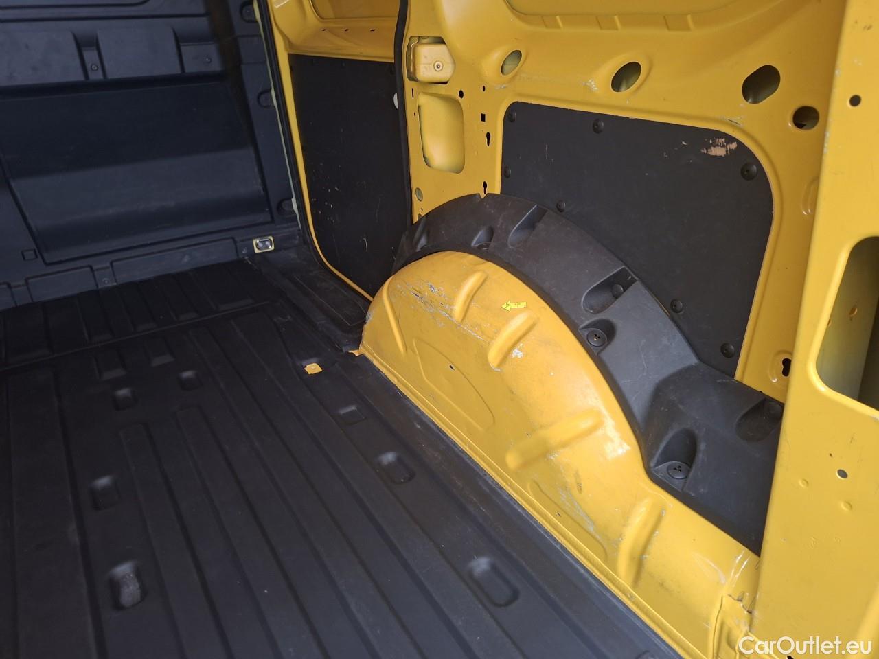  Volkswagen  Caddy Cargo 2.0 TDI 90 kW DSG #24