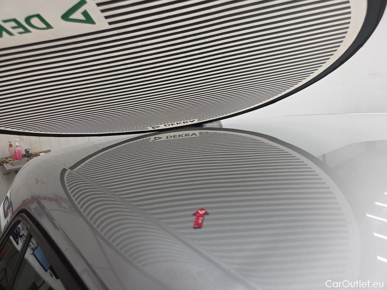  Volkswagen  Golf  Life 1.0 eTSI DSG mild-Hybrid #39