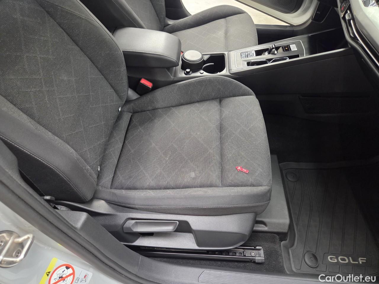  Volkswagen  Golf  Life 1.0 eTSI DSG mild-Hybrid #47