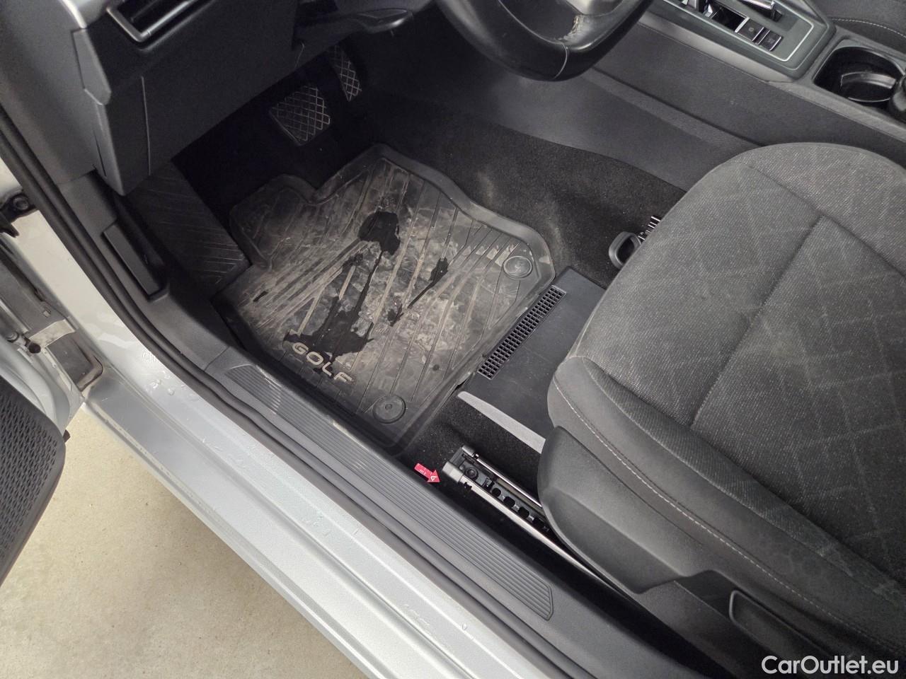  Volkswagen  Golf  Life 1.0 eTSI DSG mild-Hybrid #43