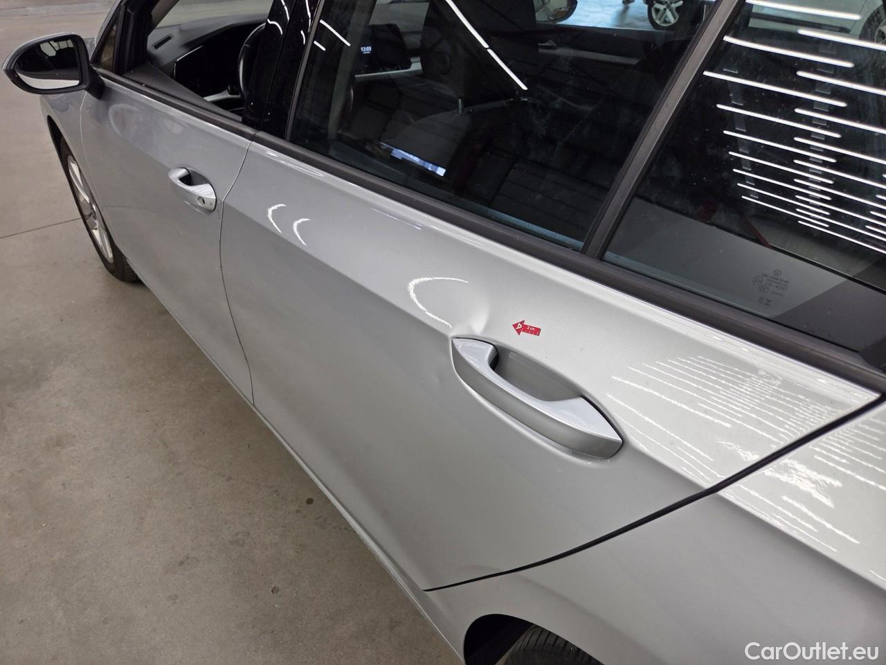  Volkswagen  Golf  Life 1.0 eTSI DSG mild-Hybrid #38