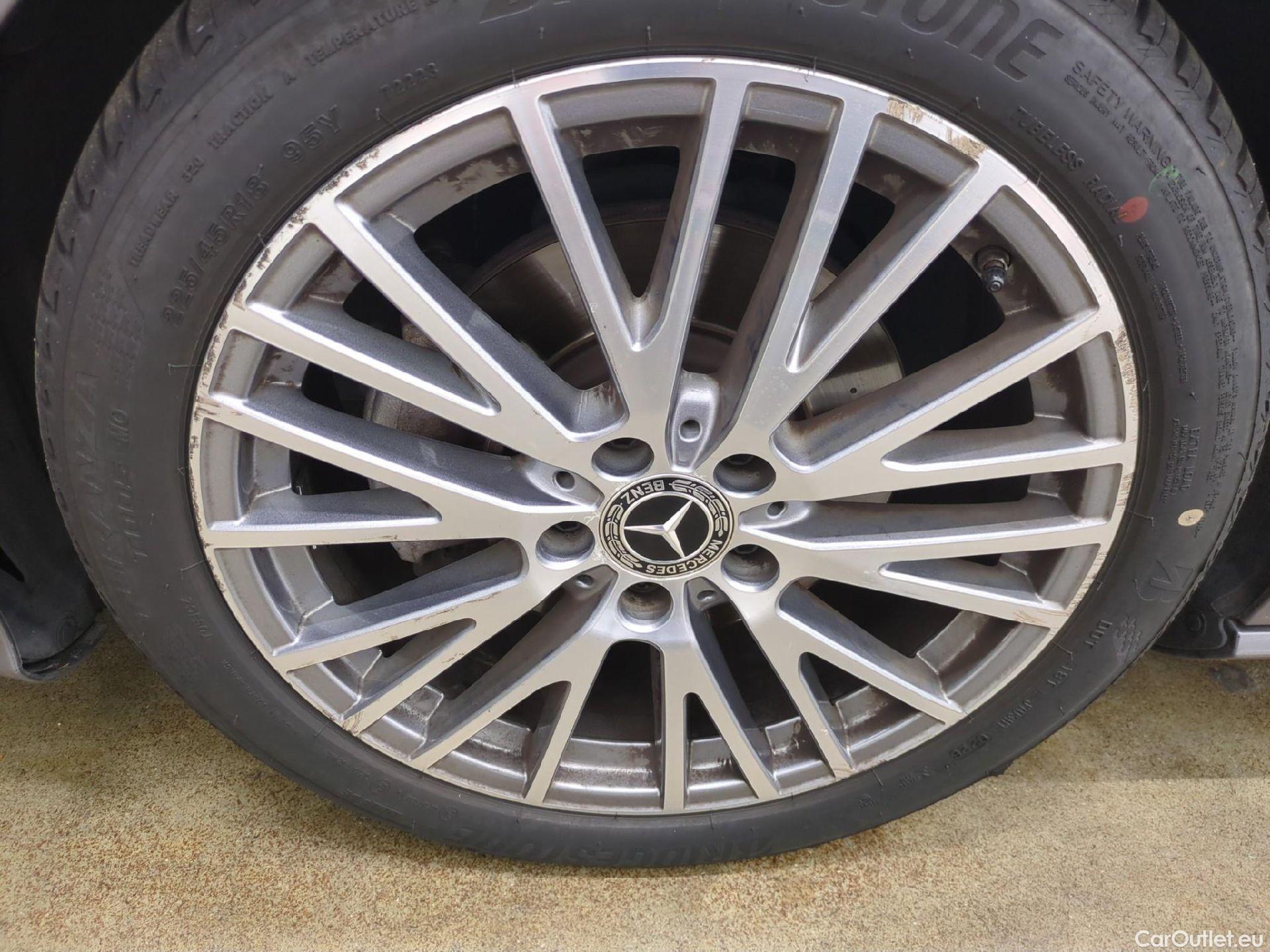  Mercedes  CLA-Klasse MERCEDES-BENZ CLA Shooting Brake / 2019 / 5P / Break CLA 200 d Business Line BA8 #3