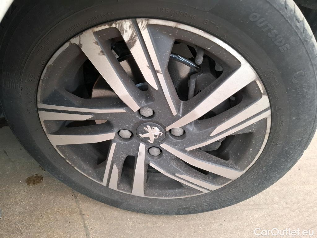  Peugeot  208  Allure Business 1.2 PureTech 100CV BVM6 E6d #10