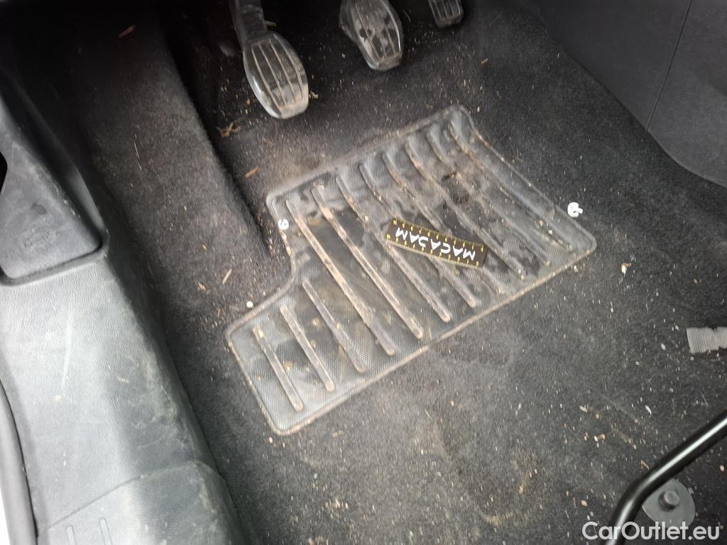  Peugeot  208  Allure Business 1.2 PureTech 100CV BVM6 E6d #19